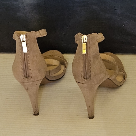 Kelly & Katie Heels - Picture 4 of 14